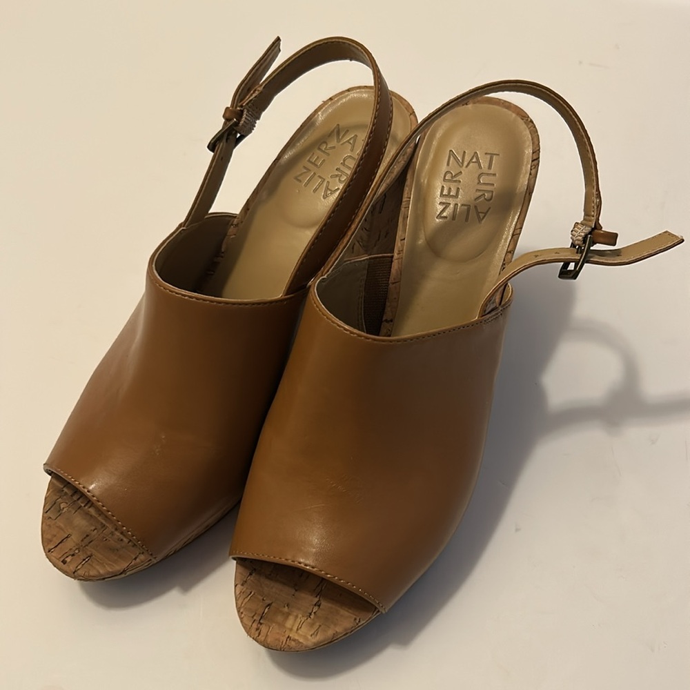 Naturalizer Women's Caramel Brown Kaisley Peep-Toe heeled Sandals 9.5 wide